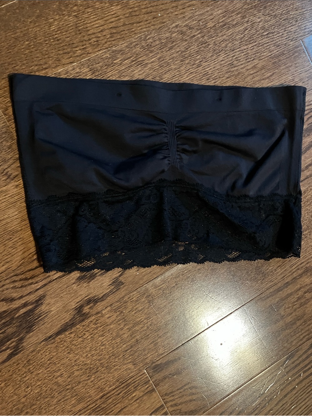 No Boundaries Black Lace-Trim Bandeau,
Comes with FREE earrings OR Hair Clips:)